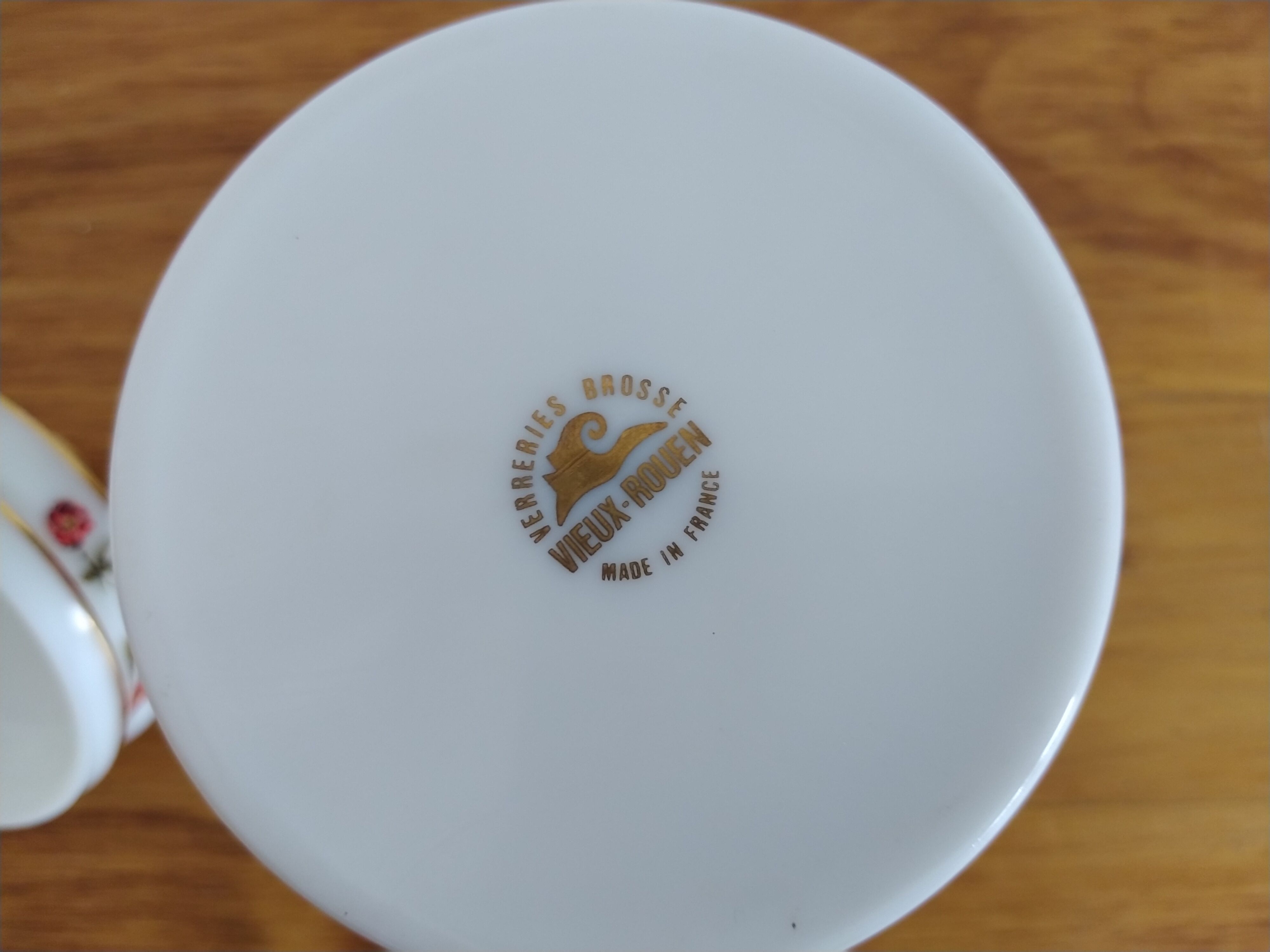 Vintage old pharmacy pot in opaline