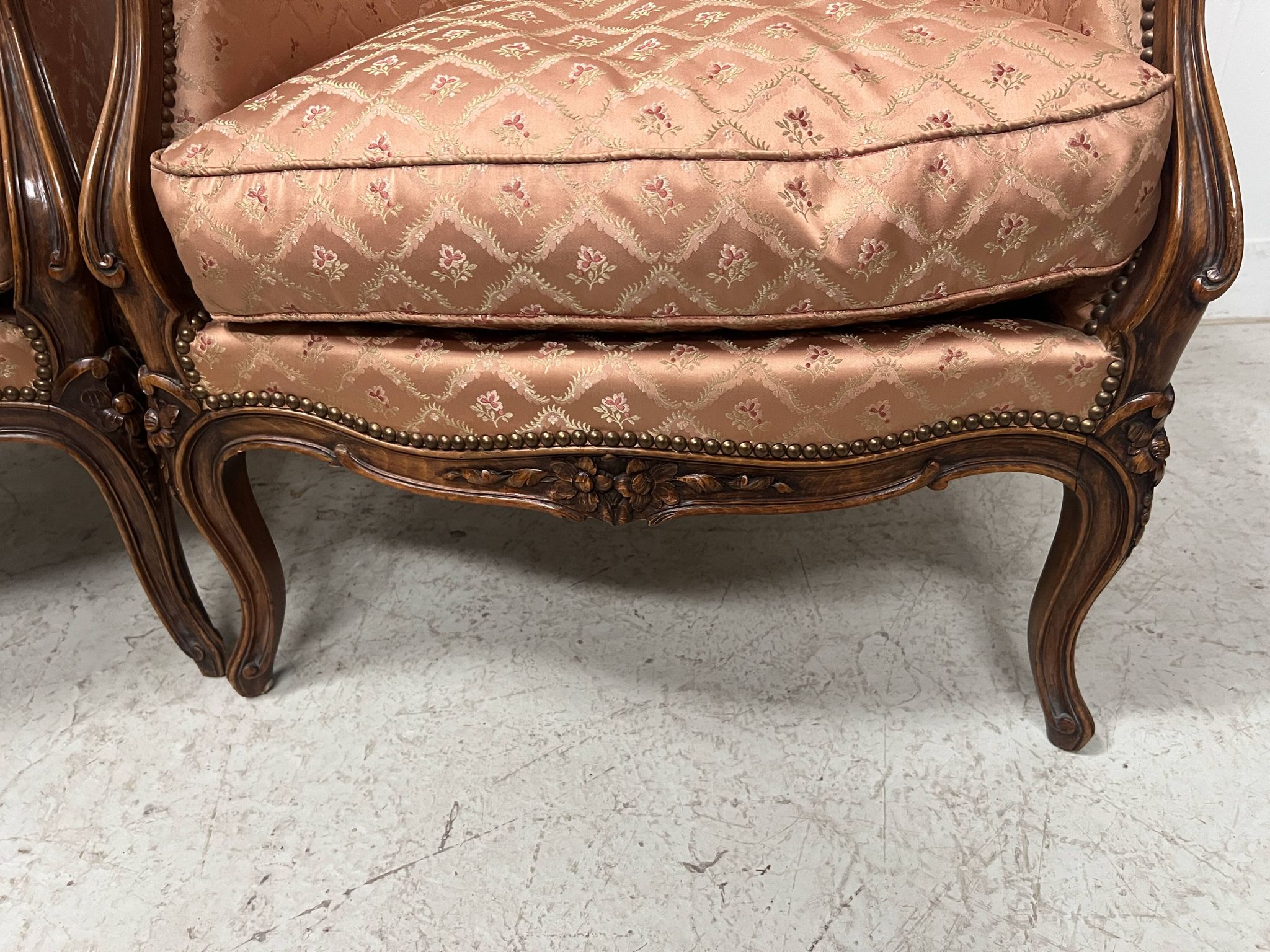 Paire de bergères de style Louis XV en bois narurel XX siècle