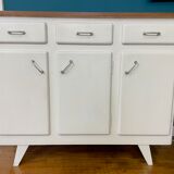 Buffet Mado low on feet compass