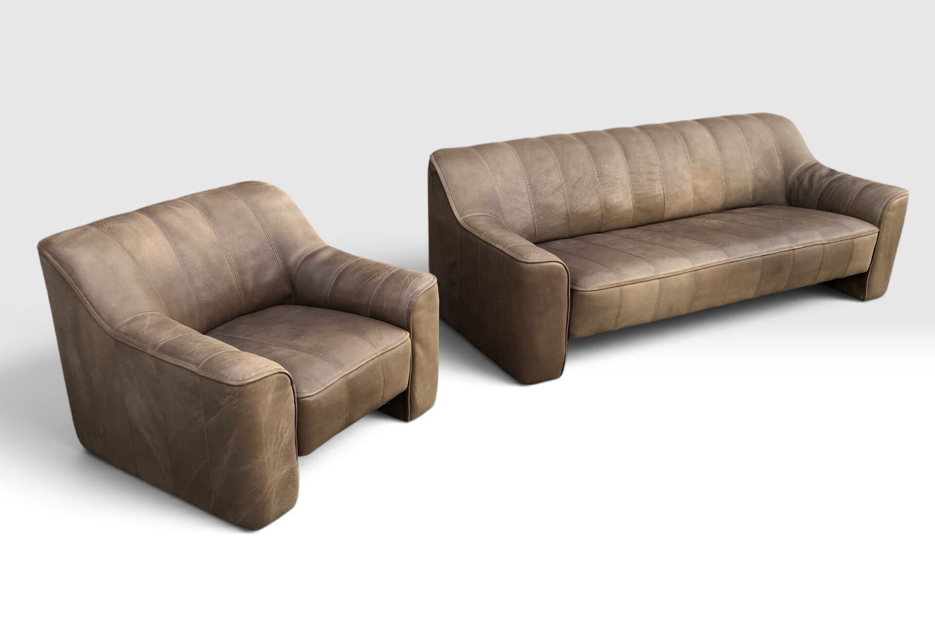 De Sede DS-44 Sofa & Armchair Set – Buffalo Leather – Switzerland, circa 1970