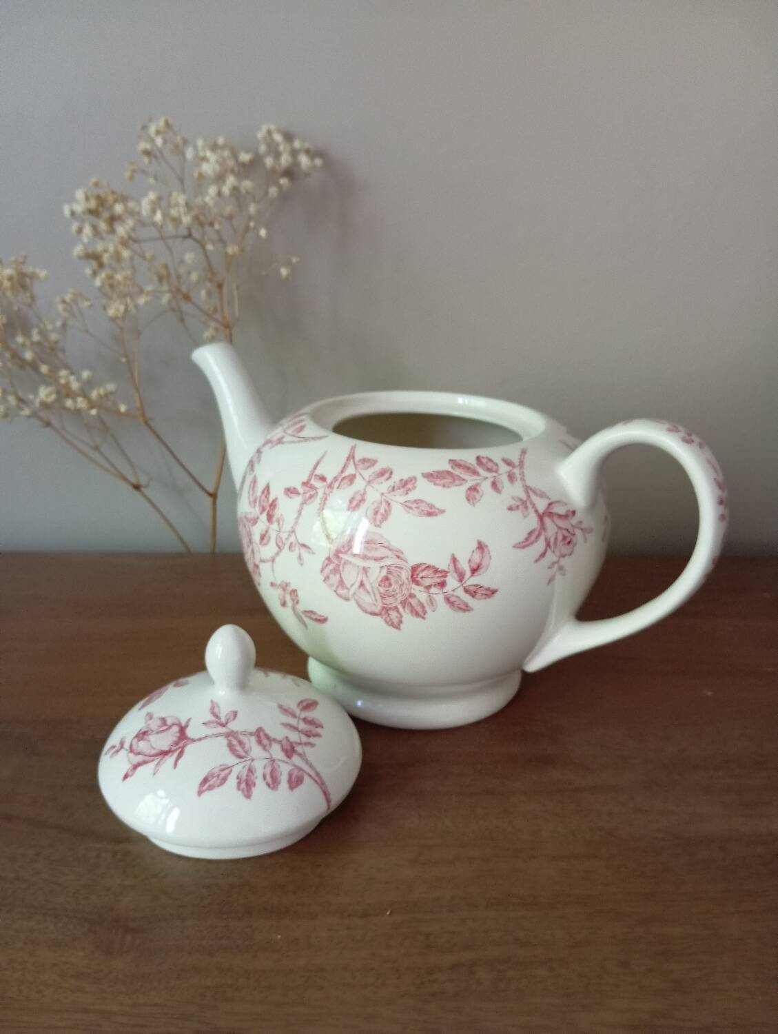 Théière décor à la rose de Churchill - England