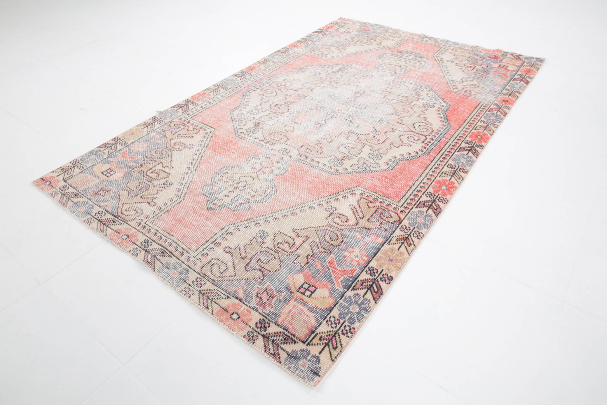 4x7 Pale Red & Beige Rustic Vintage Rug, 129x217Cm