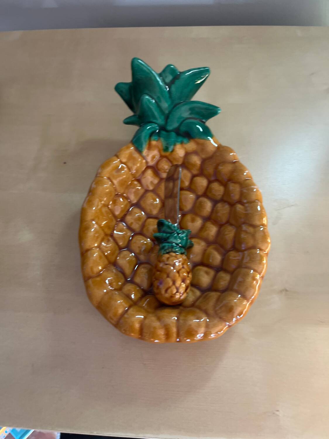 small pineapple butter dish and its vintage VALLAURIS knife