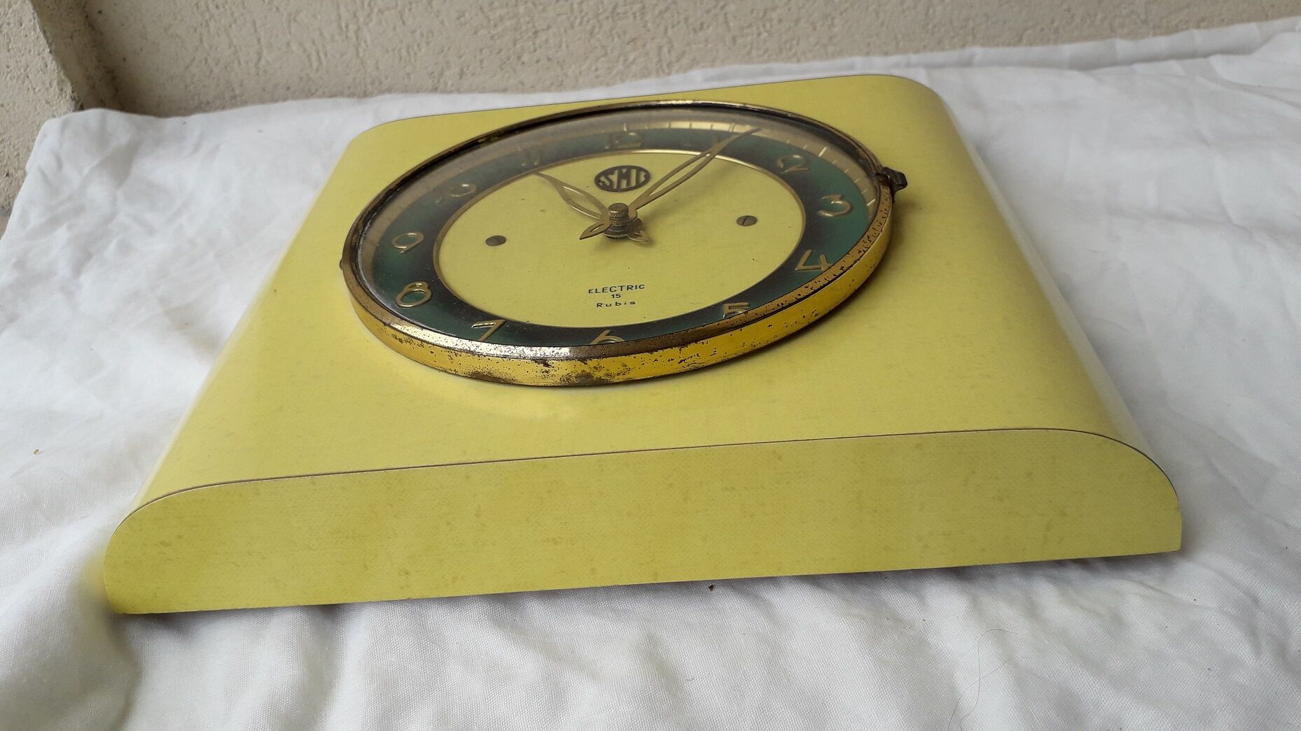 Pendule en formica