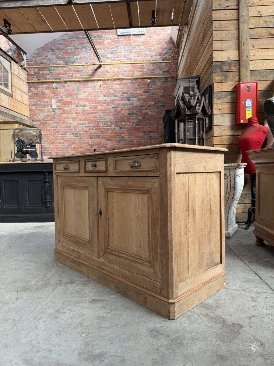 Buffet with 2 doors in oak from the early 20th century.