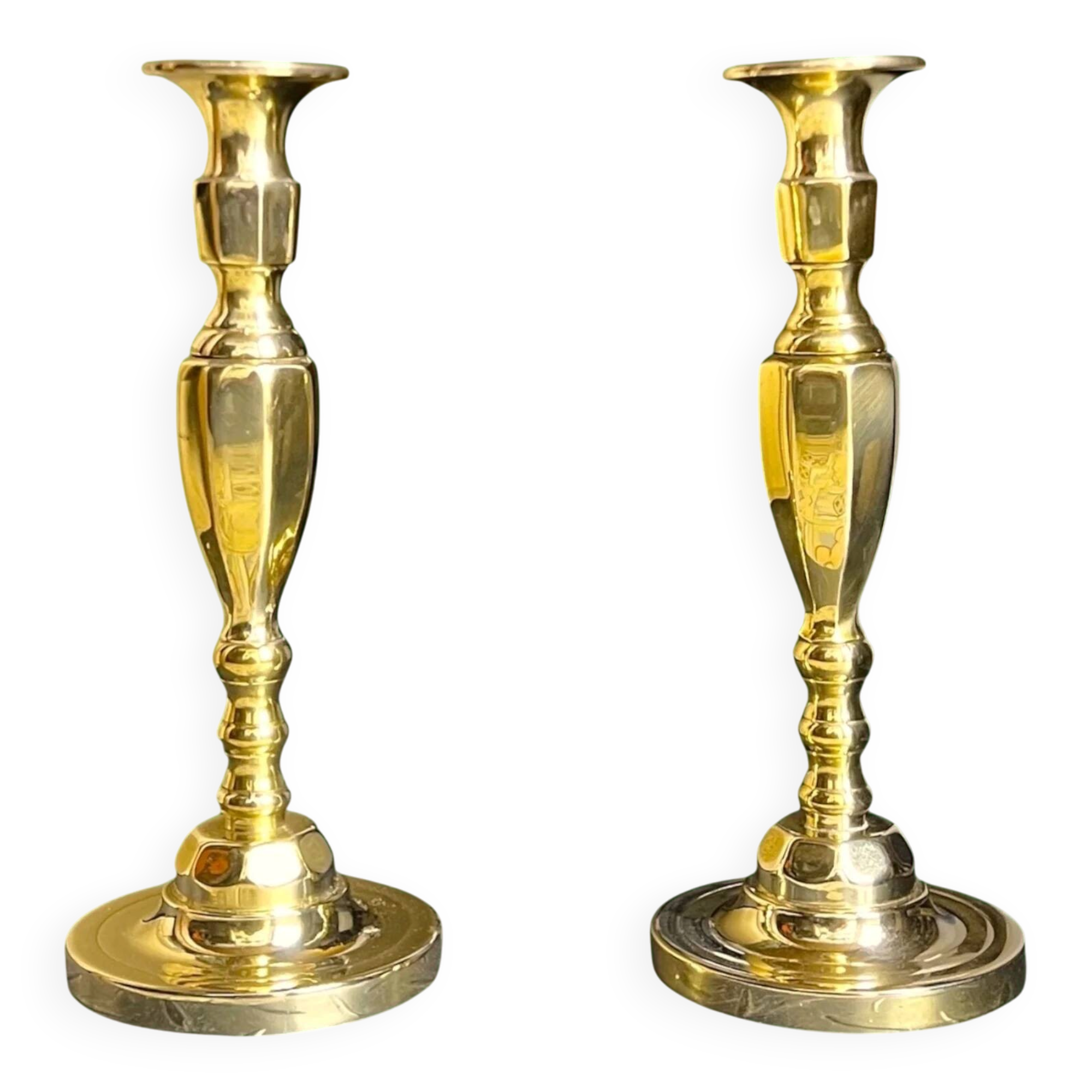 Pair of English polished brass candlesticks – vintage candle holders made in England – elegant classic decoration