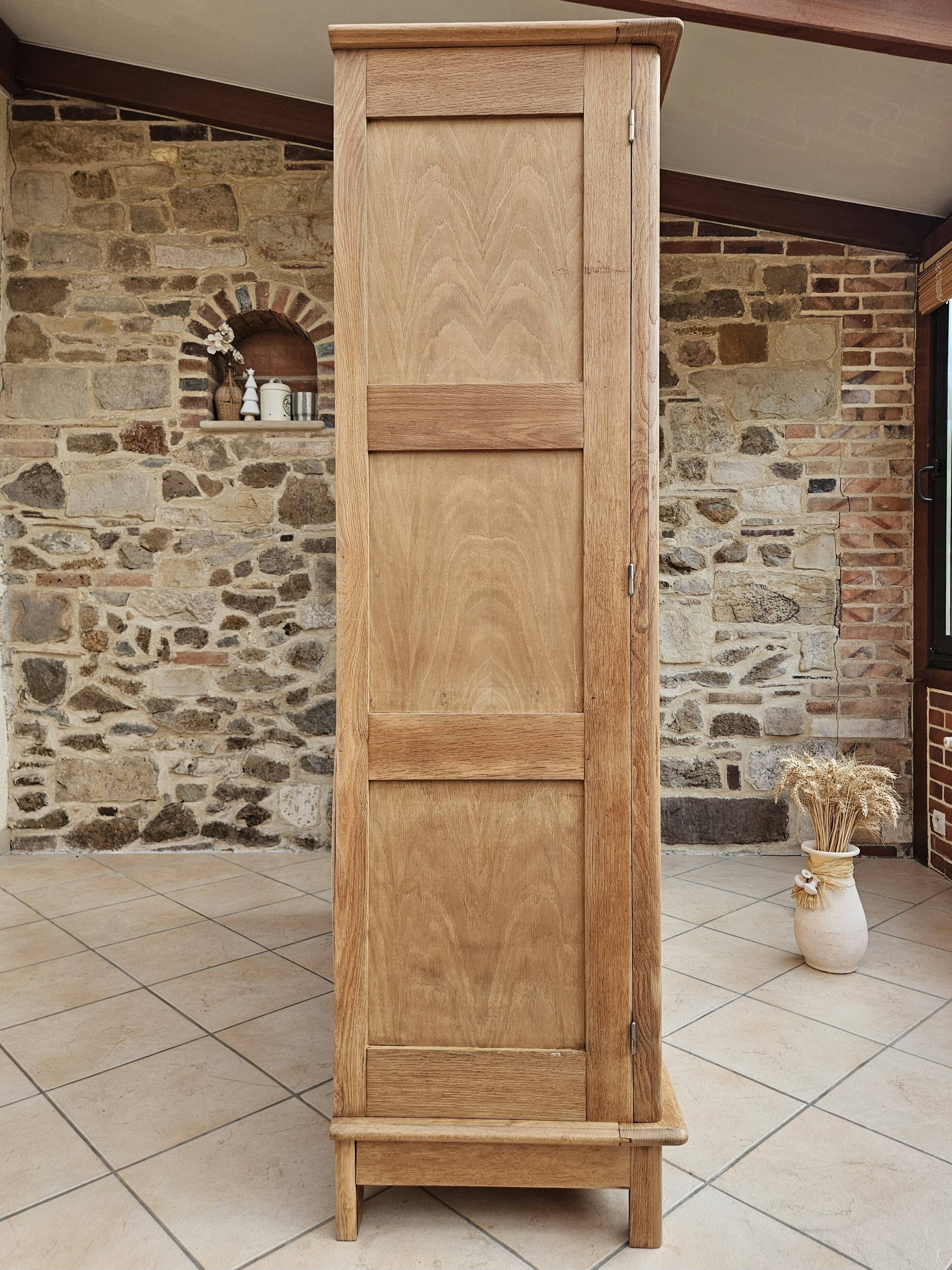 Armoire vintage