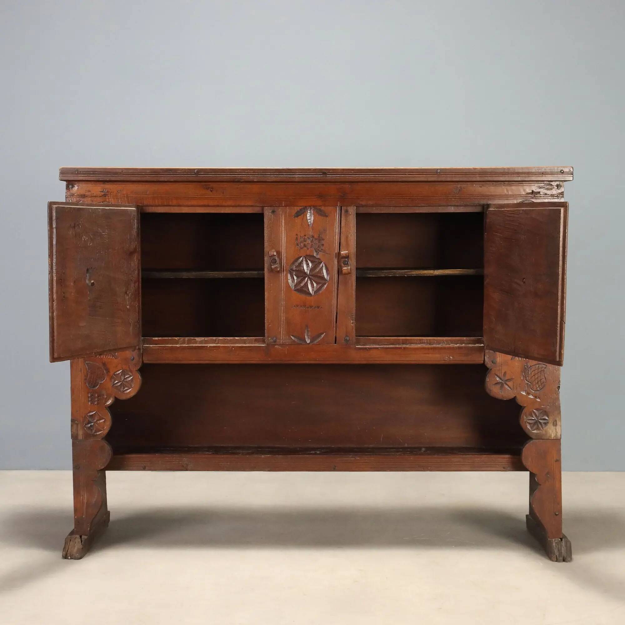 Antique buffet in walnut and chestnut, Spain, 19th century