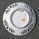 Assiette en faïence à décor de Moustiers