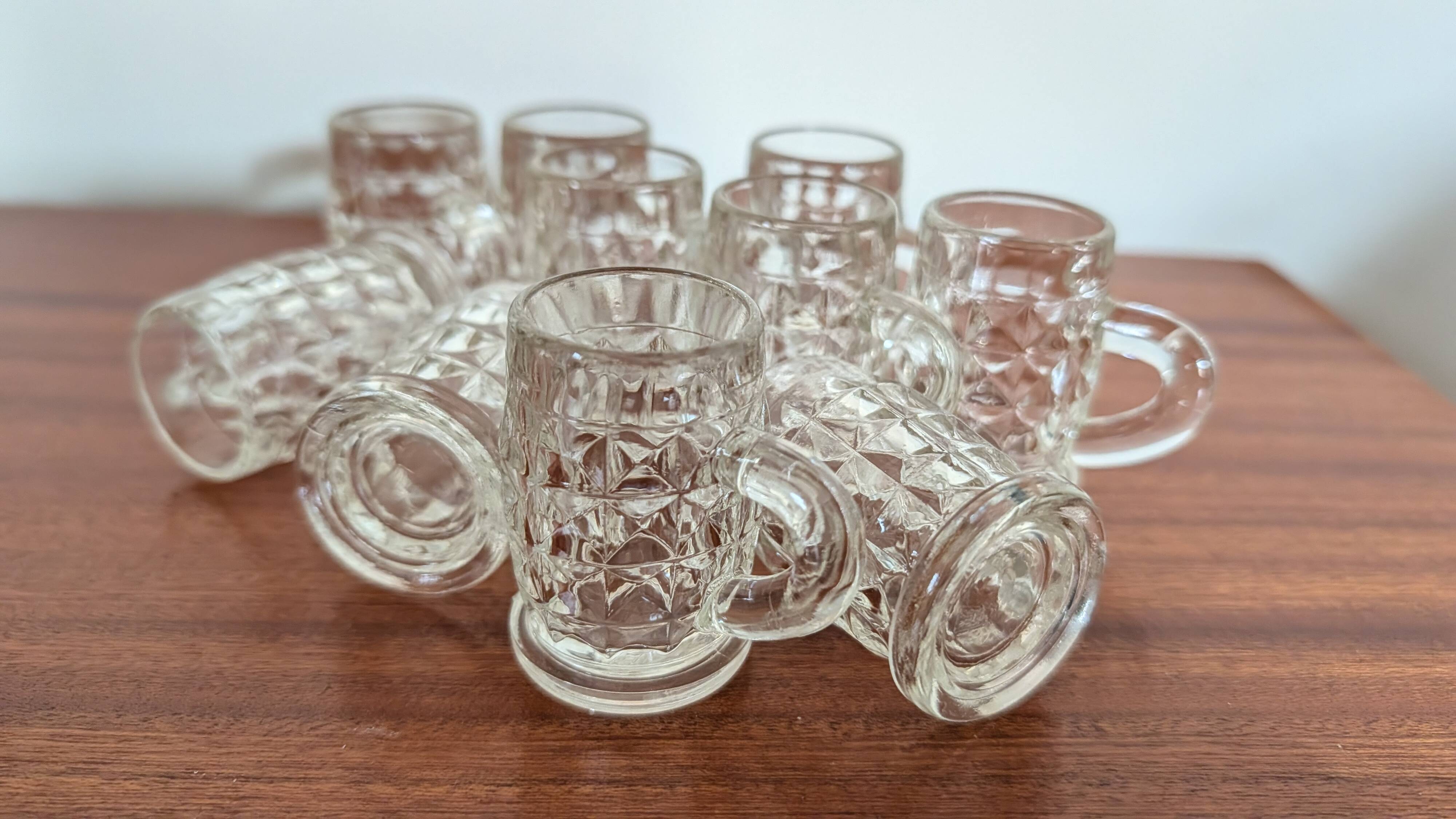 10 verres à liqueur en forme de chope