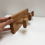 Porte-manteau moderniste en pin