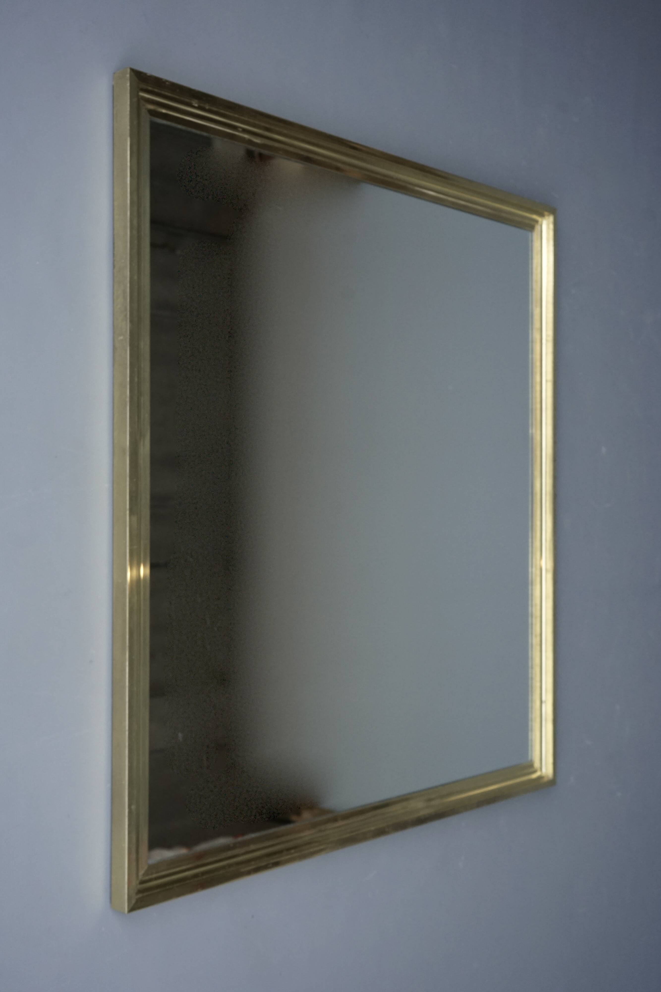 Grand miroir en laiton dans le style de Maison Jansen, années 1960.