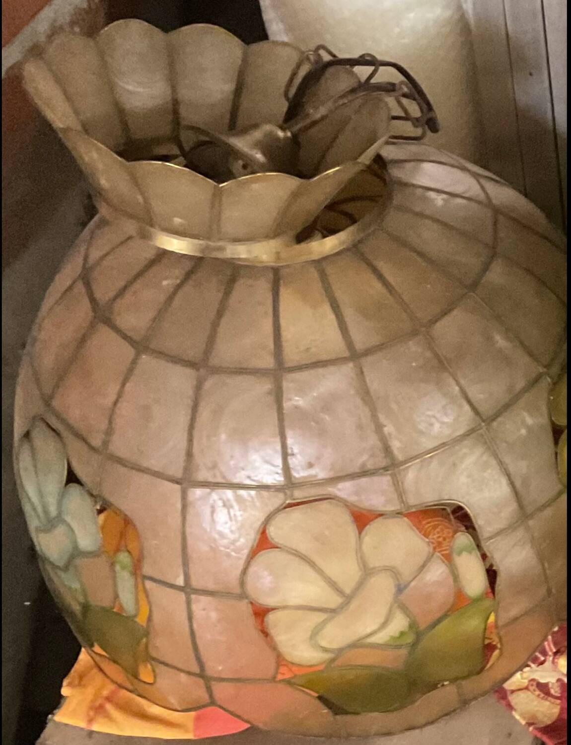 Vintage mother-of-pearl and brass pendant light, very good condition