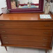 Vintage chest of drawers with 4 drawers and tapered legs by Simmob (1960s/1970s)