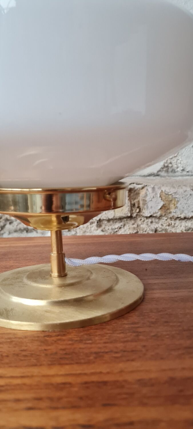 Opaline table lamp