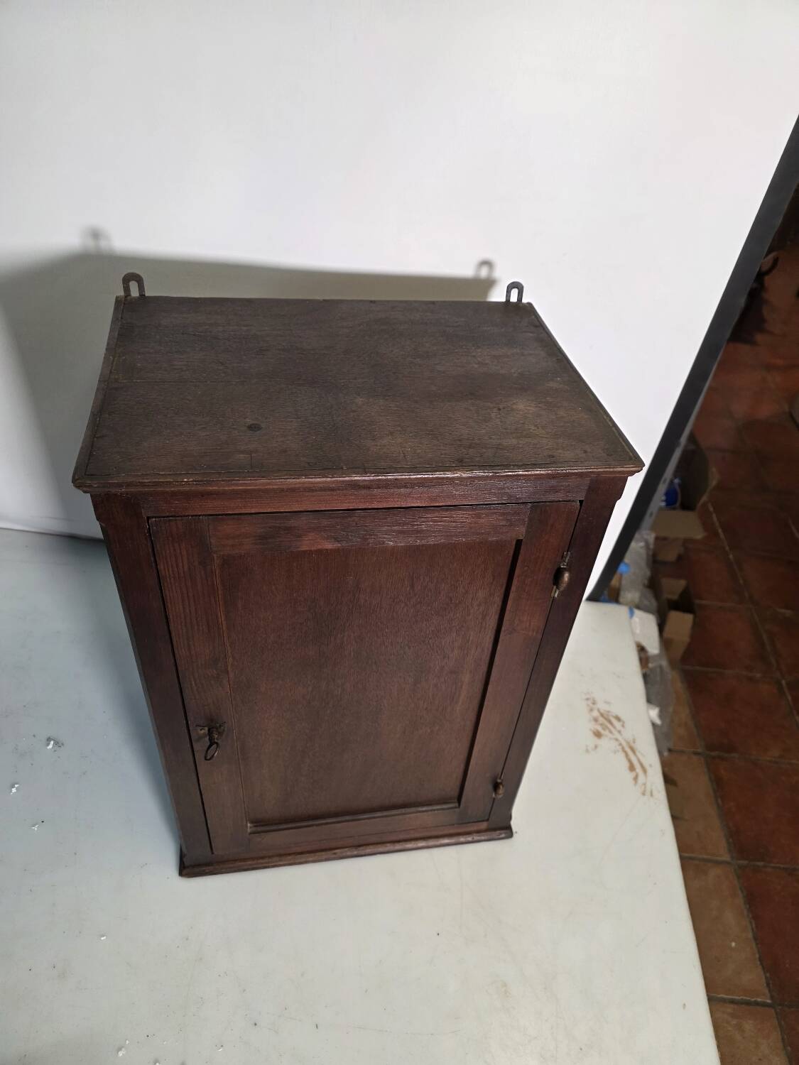 Trade cabinet to be placed or wall-mounted, 1940s.
