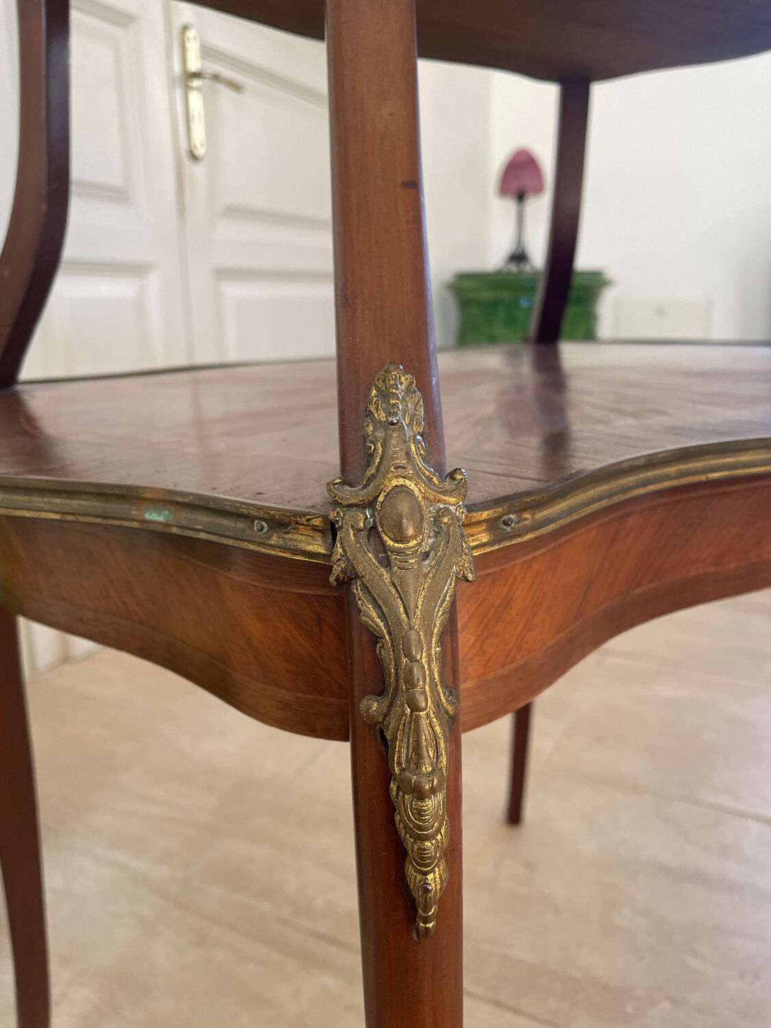 Guéridon table à thé style Louis XV