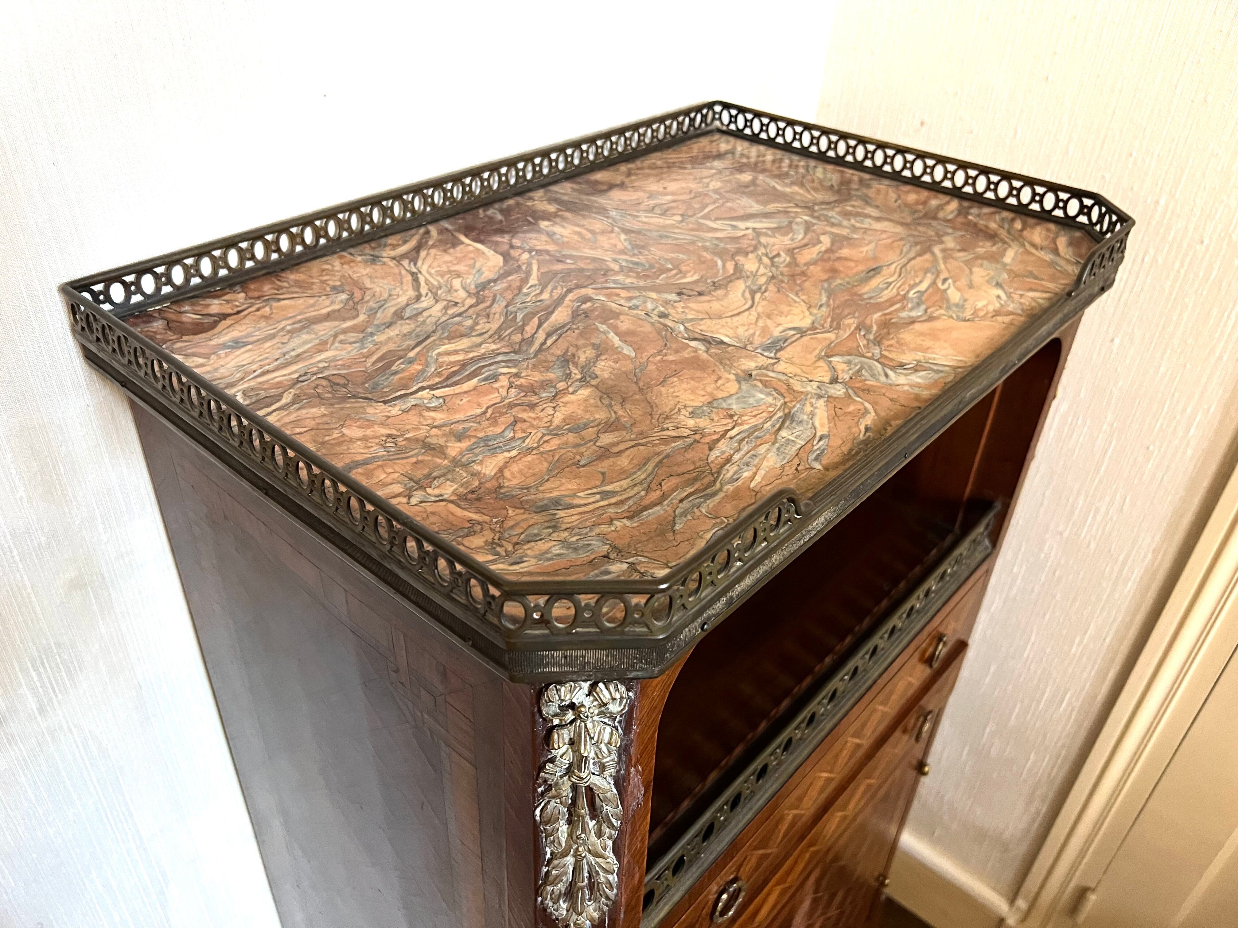Chest of drawers in marquetry and bronze