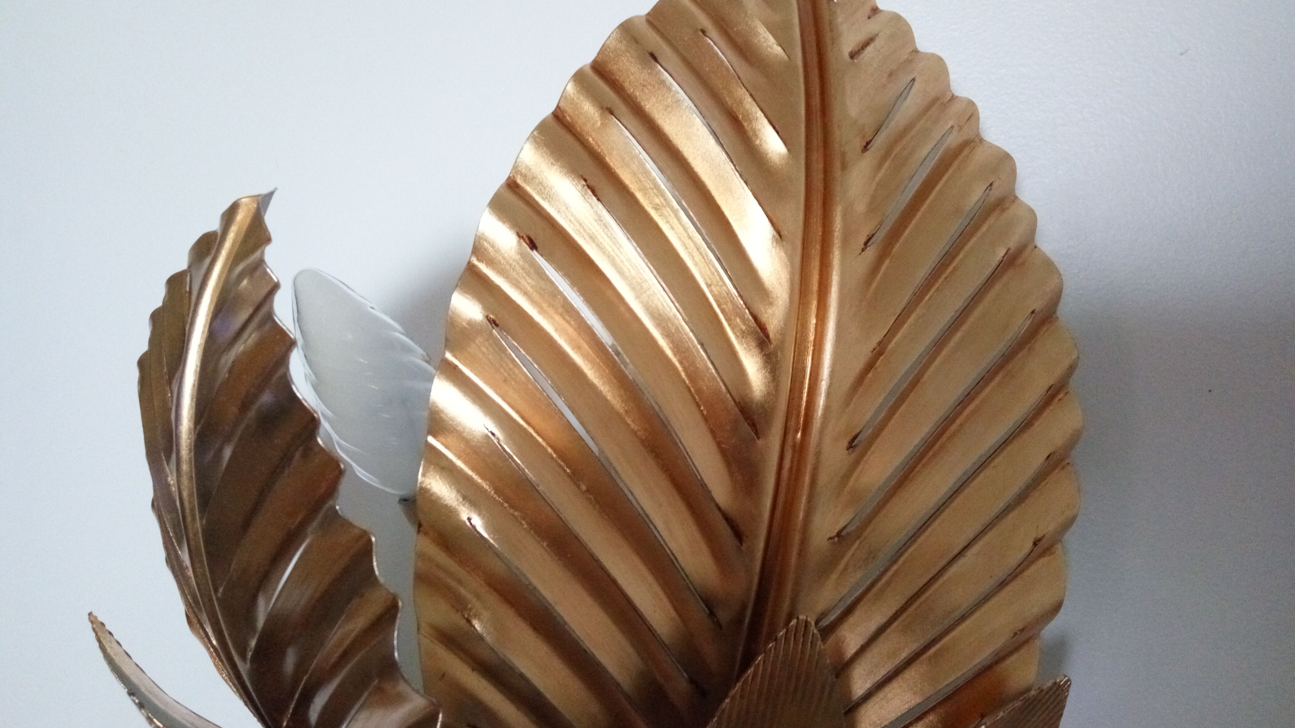 Palm leaf wall lamp