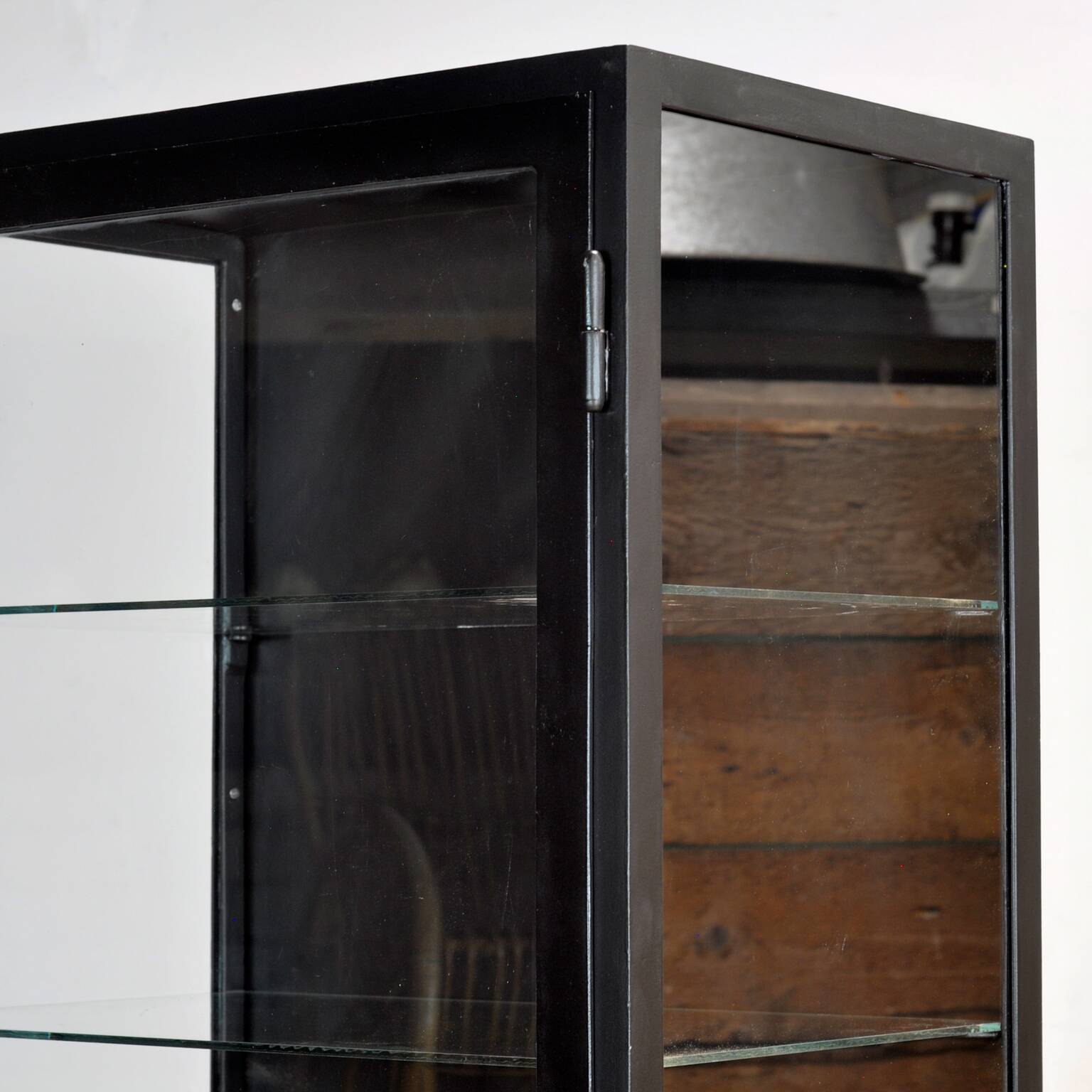 Armoire médicale vintage, années 1930