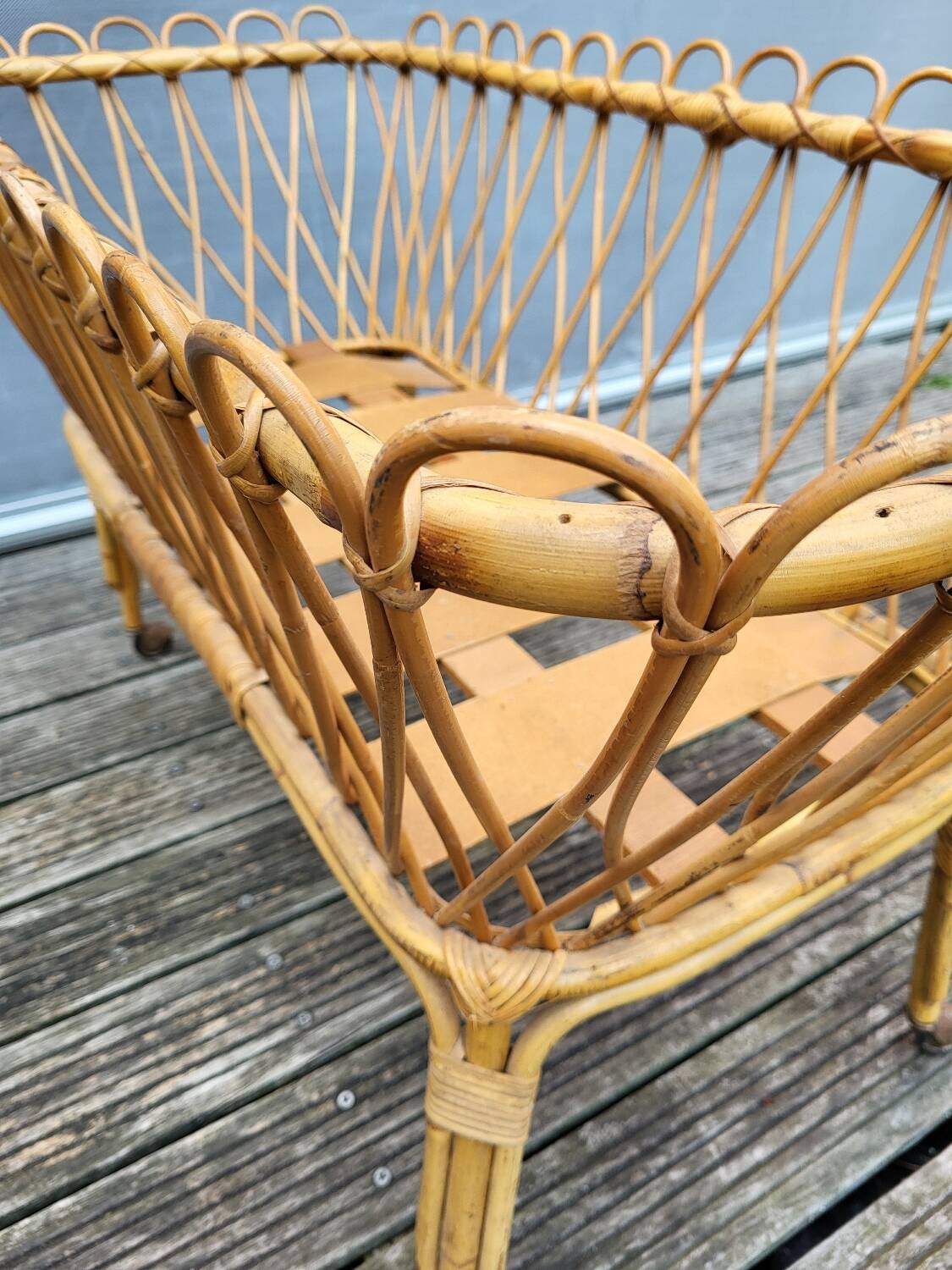 Nursery basket for green plants