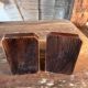 Paire de serre-livres en bois sculpté