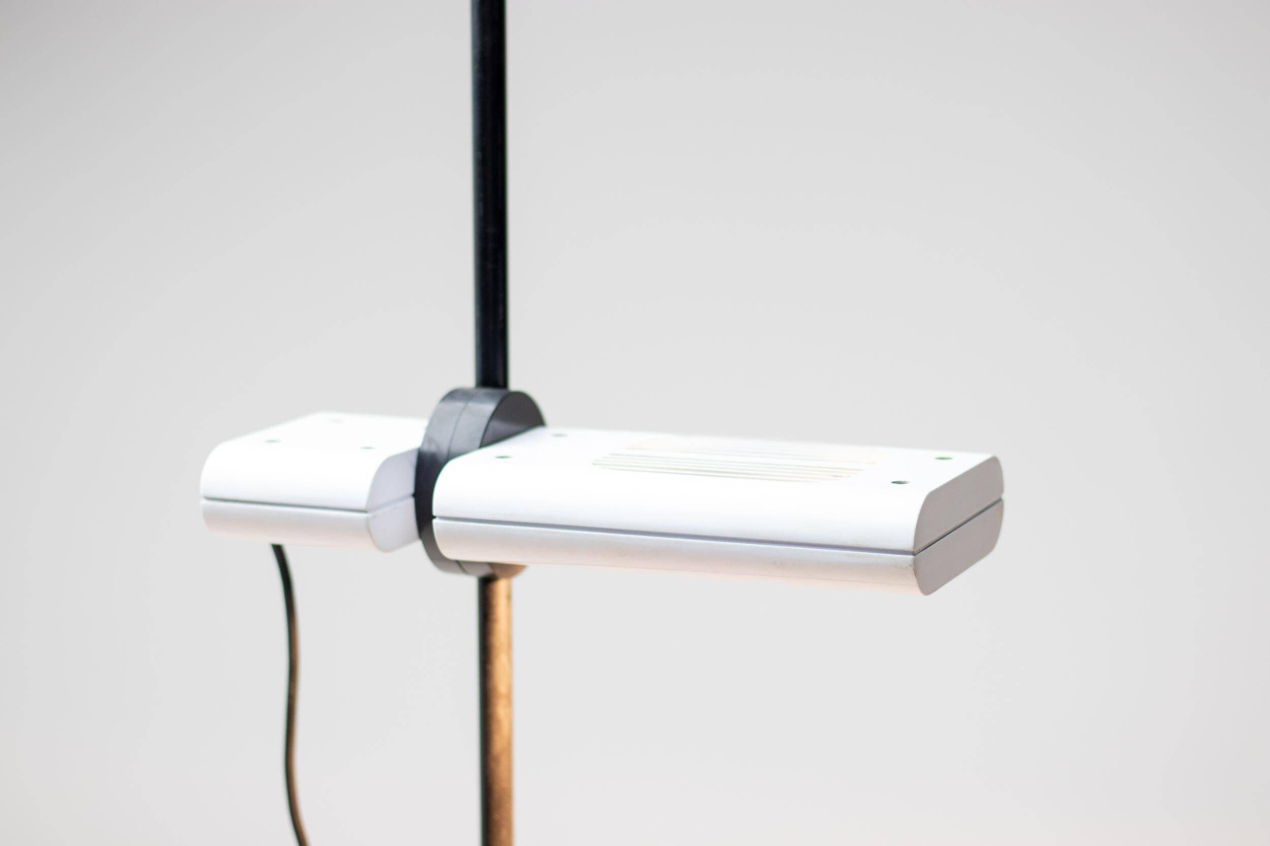 Aton floor lamp by Ernesto Gismondi for Artemide - An icon of Italian design from the 1980s.