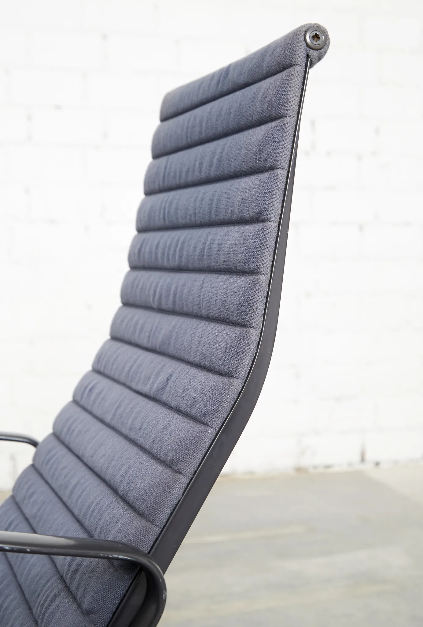 Charles & Ray Eames Chair EA124 & Ottomane EA125 for Vitra/Herman Miller