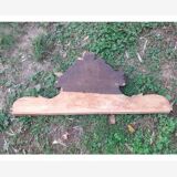 Fronton d'armoire en bois