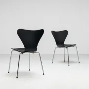 Arne Jacobsen set of eight 3107 Butterfly dining chairs Fritz Hansen Denmark 1967