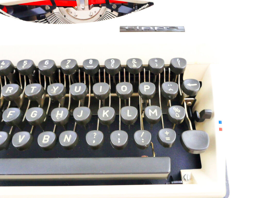 Triumph Adler Tippa white typewriter