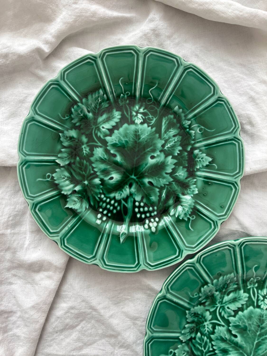 6 Sarreguemines earthenware dessert plates in slipware with vine leaf design