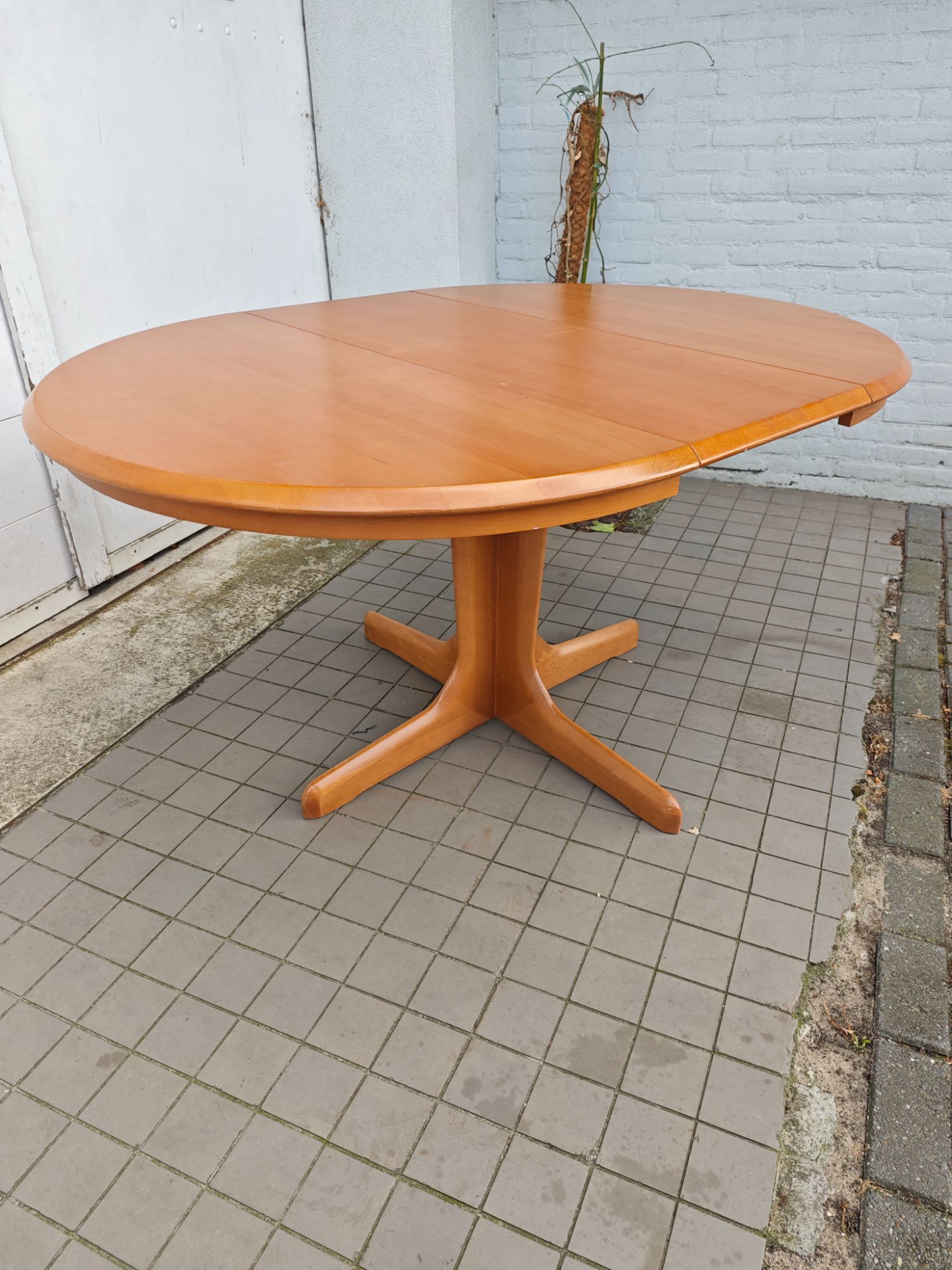 Vintage Round Extendable Dining Table - Wood - Extendable Table - Dining Table