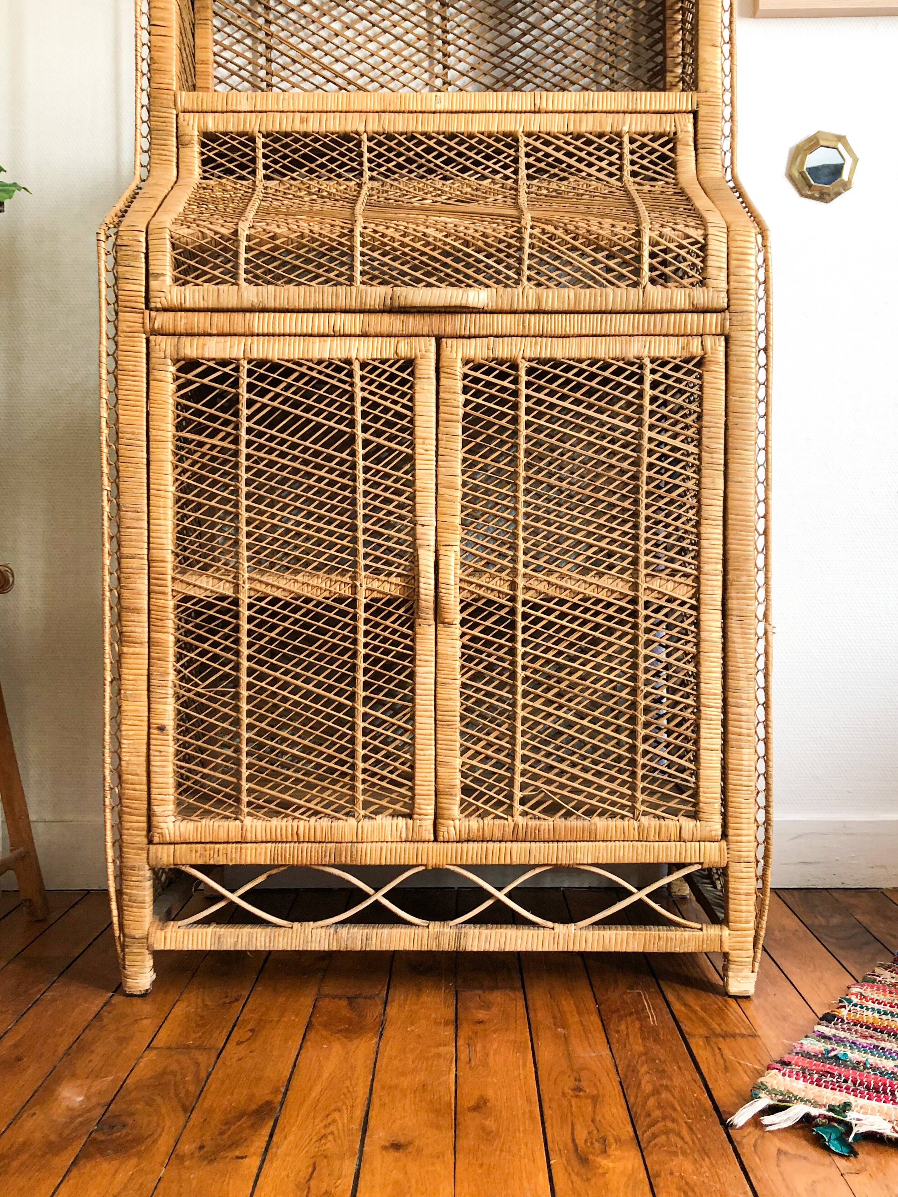 Sublime wicker shelf