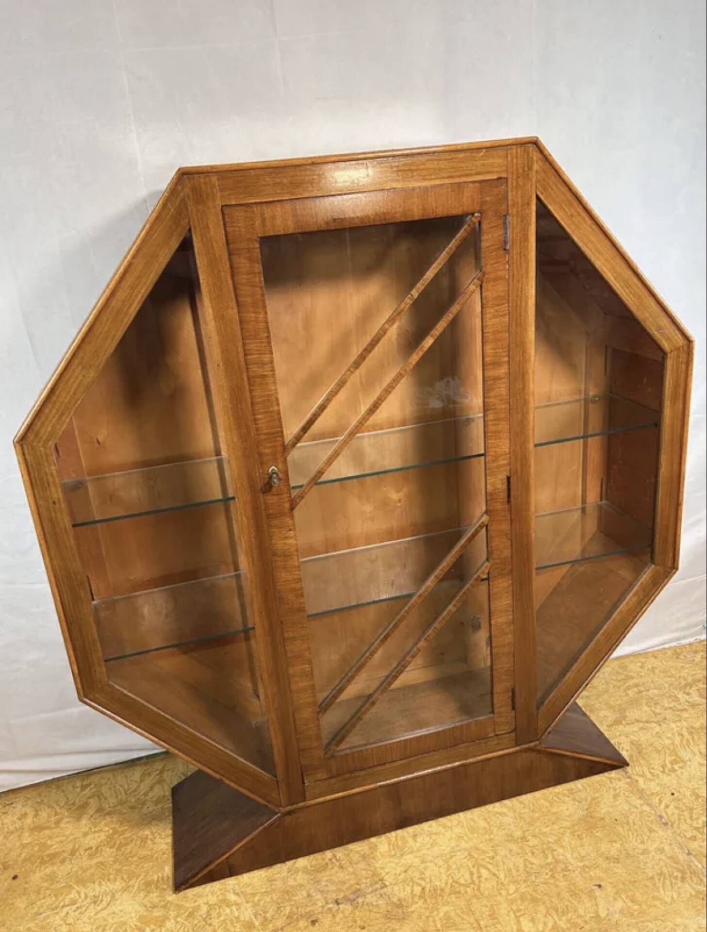 Art deco vintage brocante walnut hexagonal display cabinet - 1920-1930