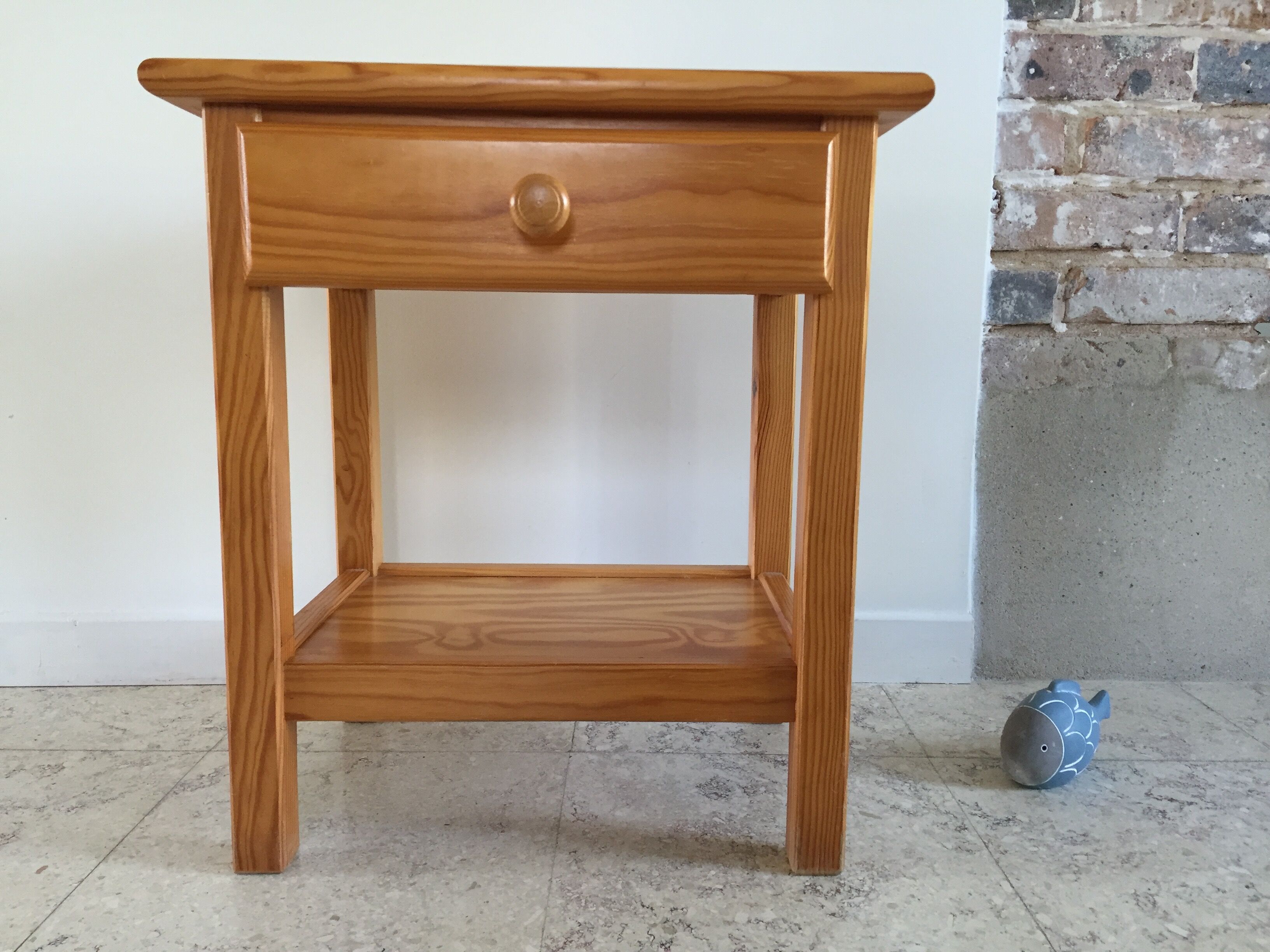 Table de chevet vintage en pin massif
