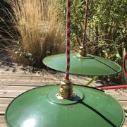 Pair of vintage hanging in green emailled tole 24 cm E14 sleeve