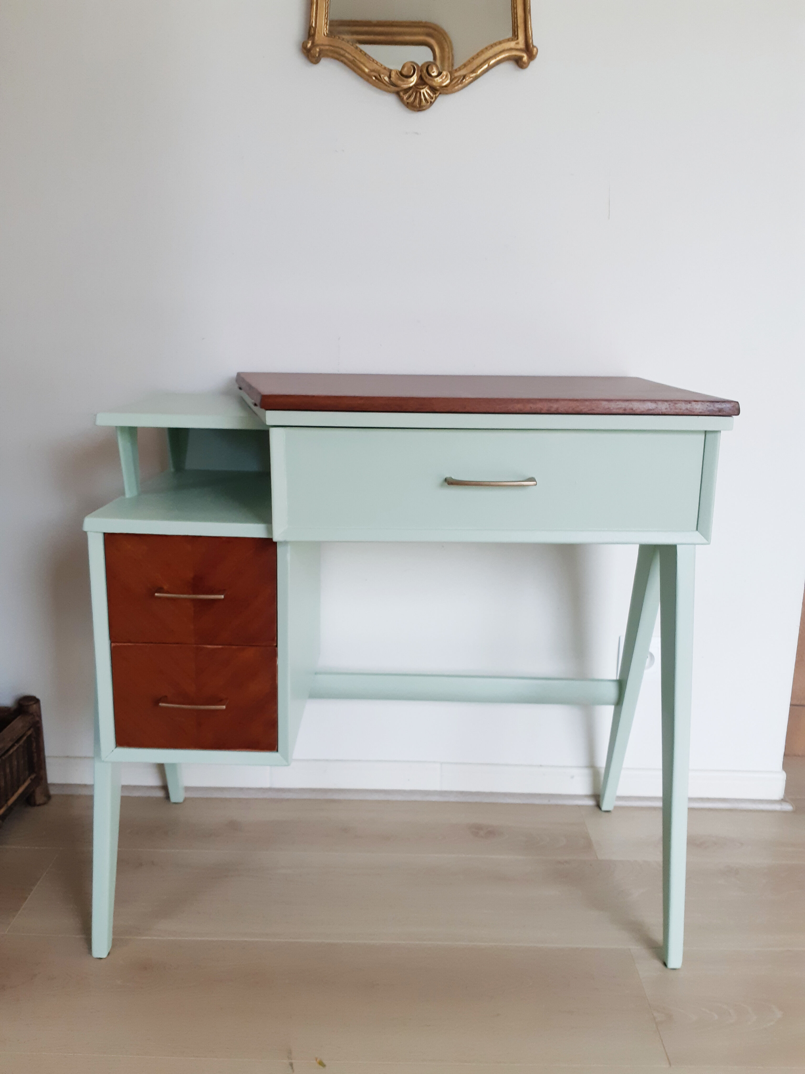 Bureau en bois vintage années 50 vert d'eau pieds compas