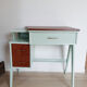 Bureau en bois vintage années 50 vert d'eau pieds compas