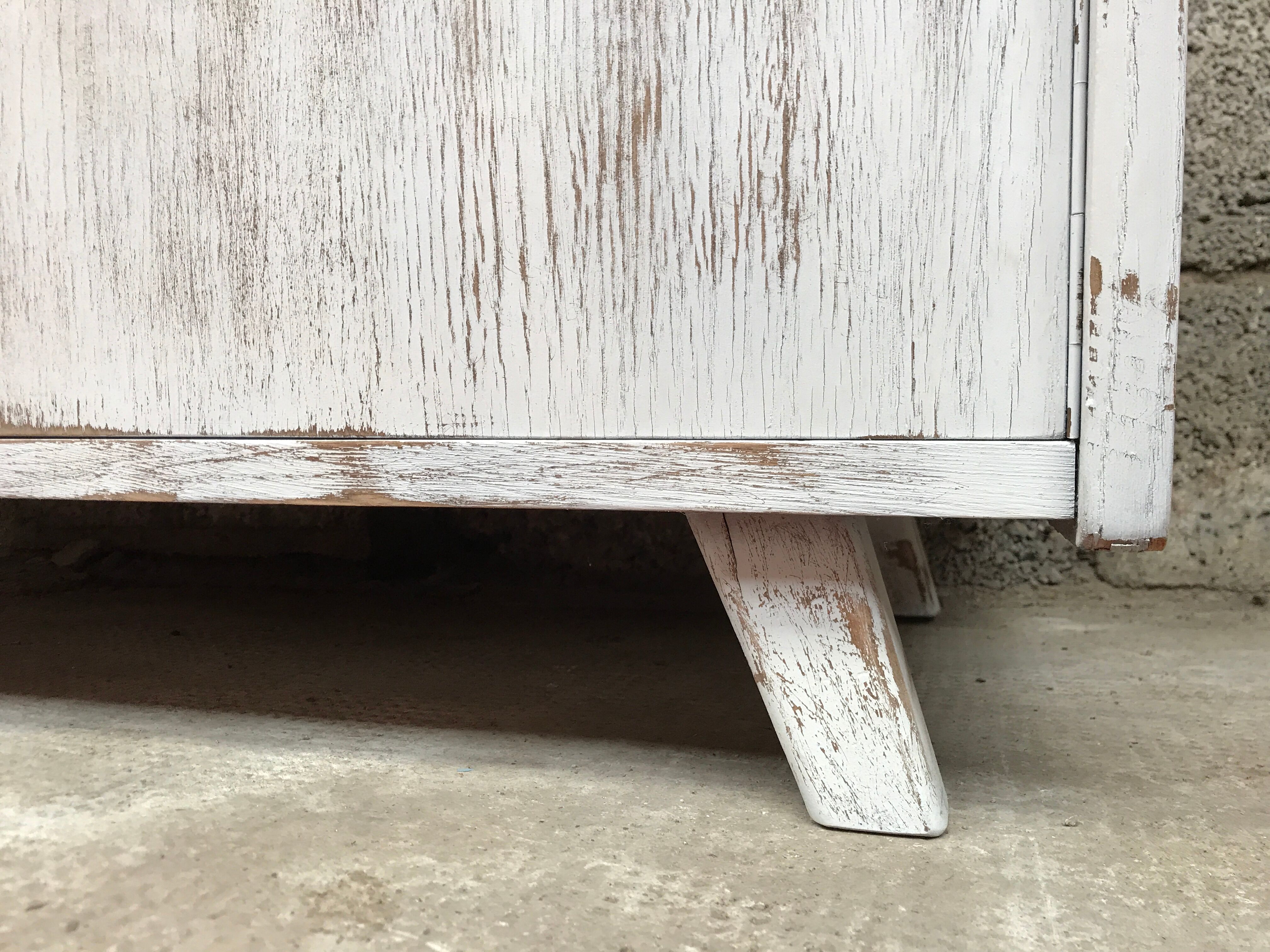 Buffet bahut vintage 1950 pieds compas patine blanche