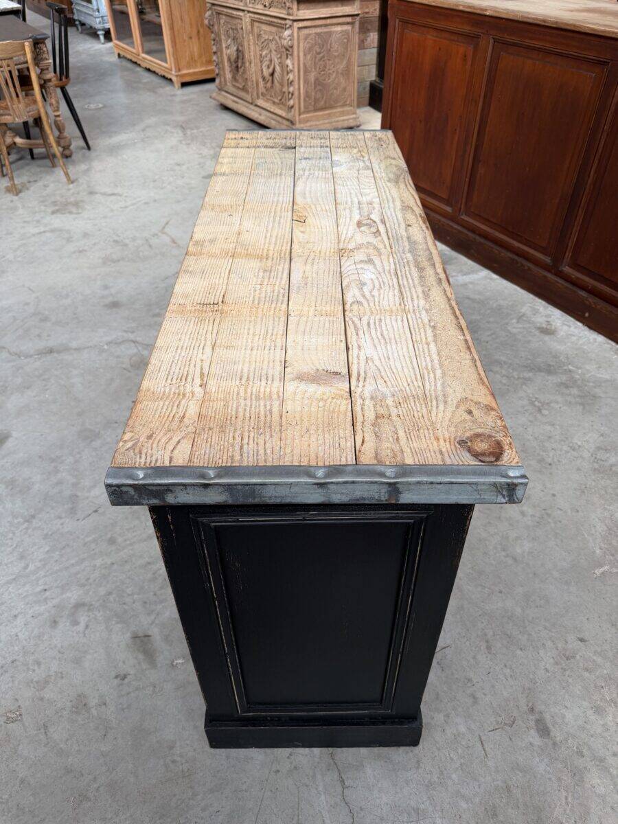 Double-sided furniture from the early 20th century.