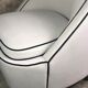Fauteuil rétro vintage 80's en velours blanc gansé noir