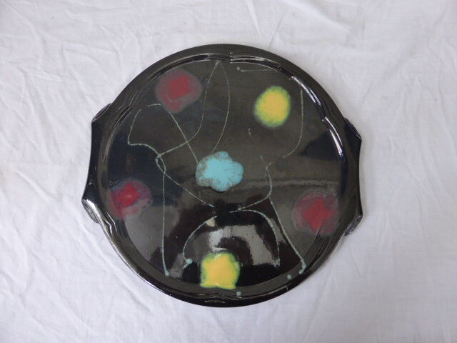 Plat a gâteaux en céramique émaillée noire  design et vintage 1950