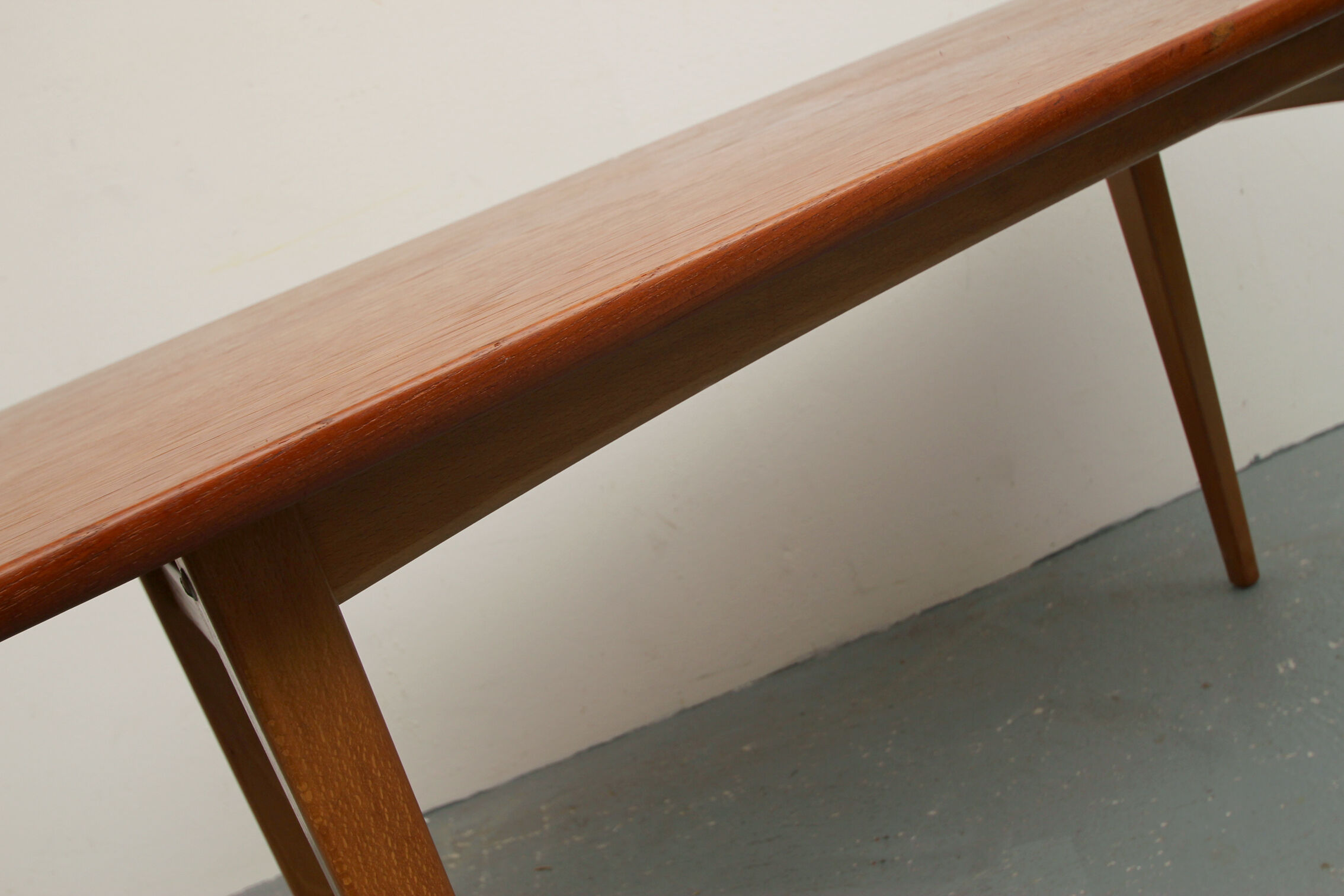 Table basse des années 1950 en teck