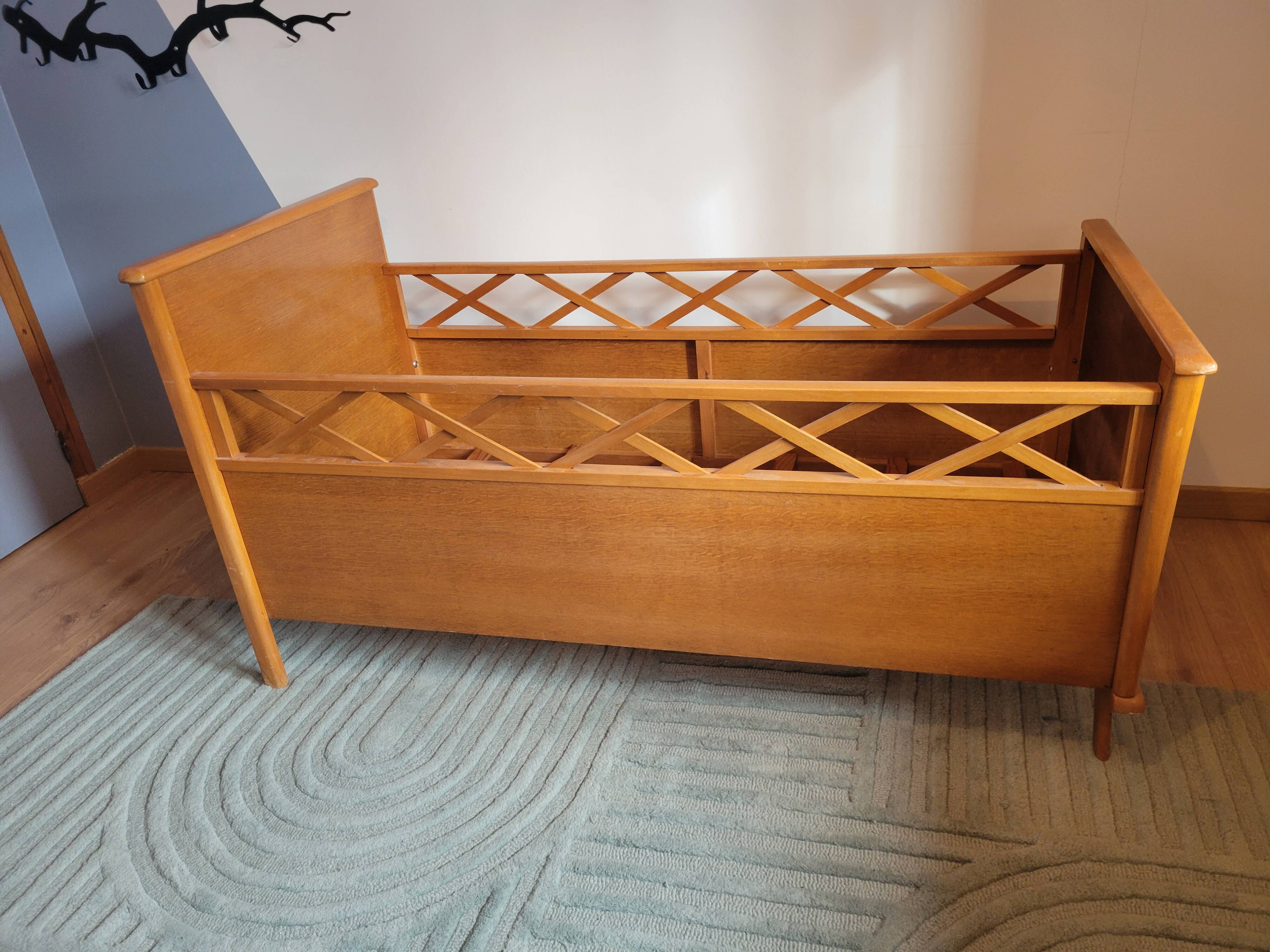 Vintage baby cot with splayed legs.