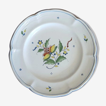 Plate with mignardises in Moustiers earthenware