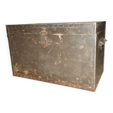 Beautiful cabinetmaker's trunk in wood and metal from the 1900s. With 3 storage compartments