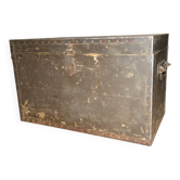 Beautiful cabinetmaker's trunk in wood and metal from the 1900s. With 3 storage compartments