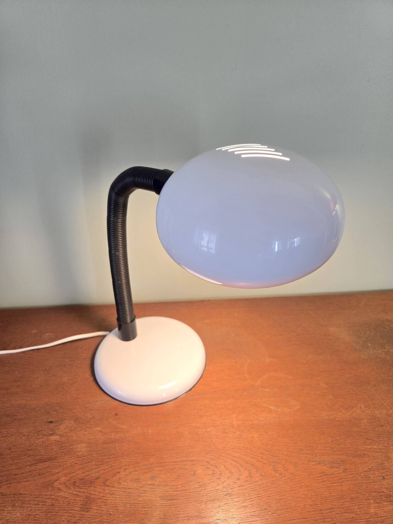 VINTAGE DESK LAMP IN WHITE METAL AND FLEXIBLE ARM - 70S DESIGN