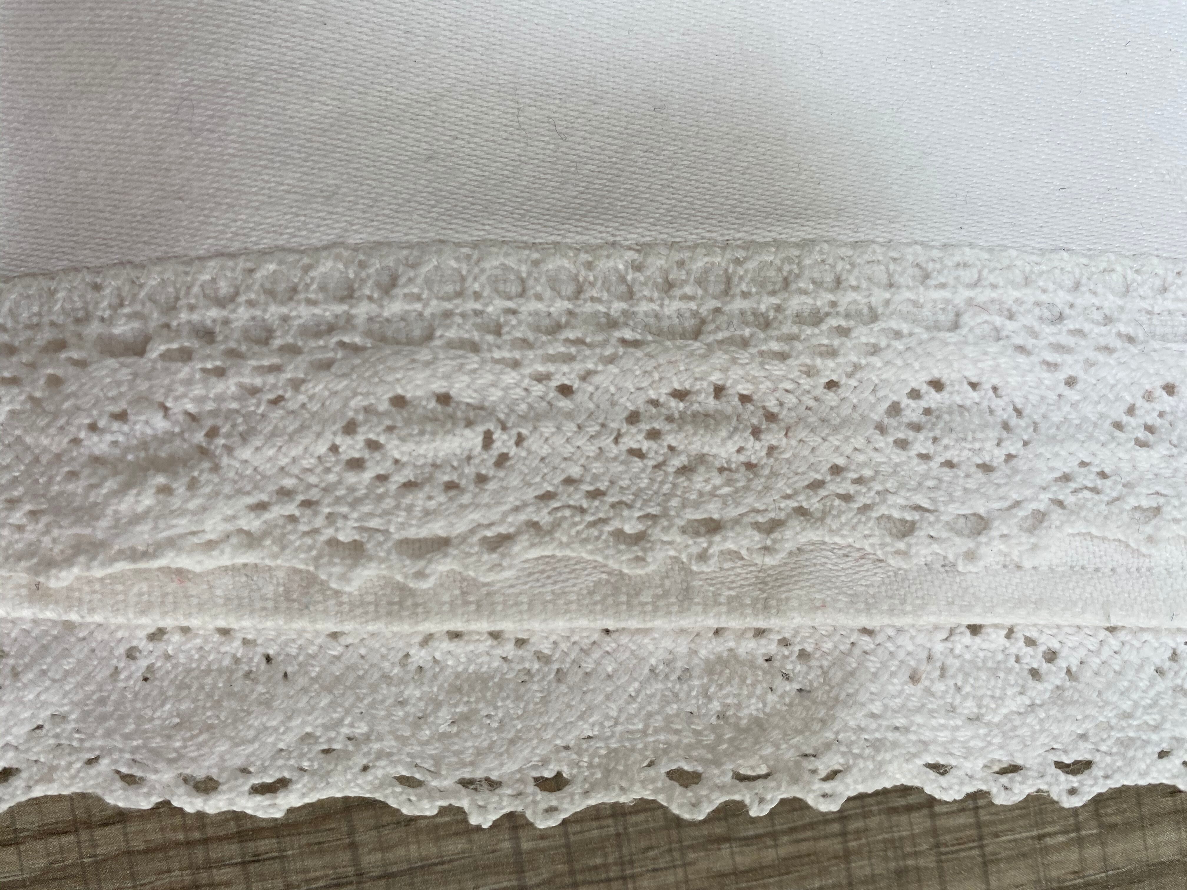 Ancienne nappe blanche brodée 100 x 150